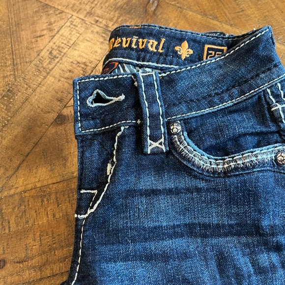 ROCK REVIVAL ROUX Crops, low rise, boot cut, gray sequined pockets. EUC. - Picture 7 of 11